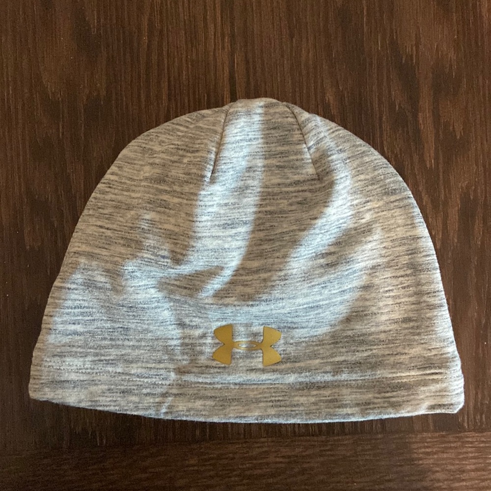Gray, Under Armour stocking cap. 🤍